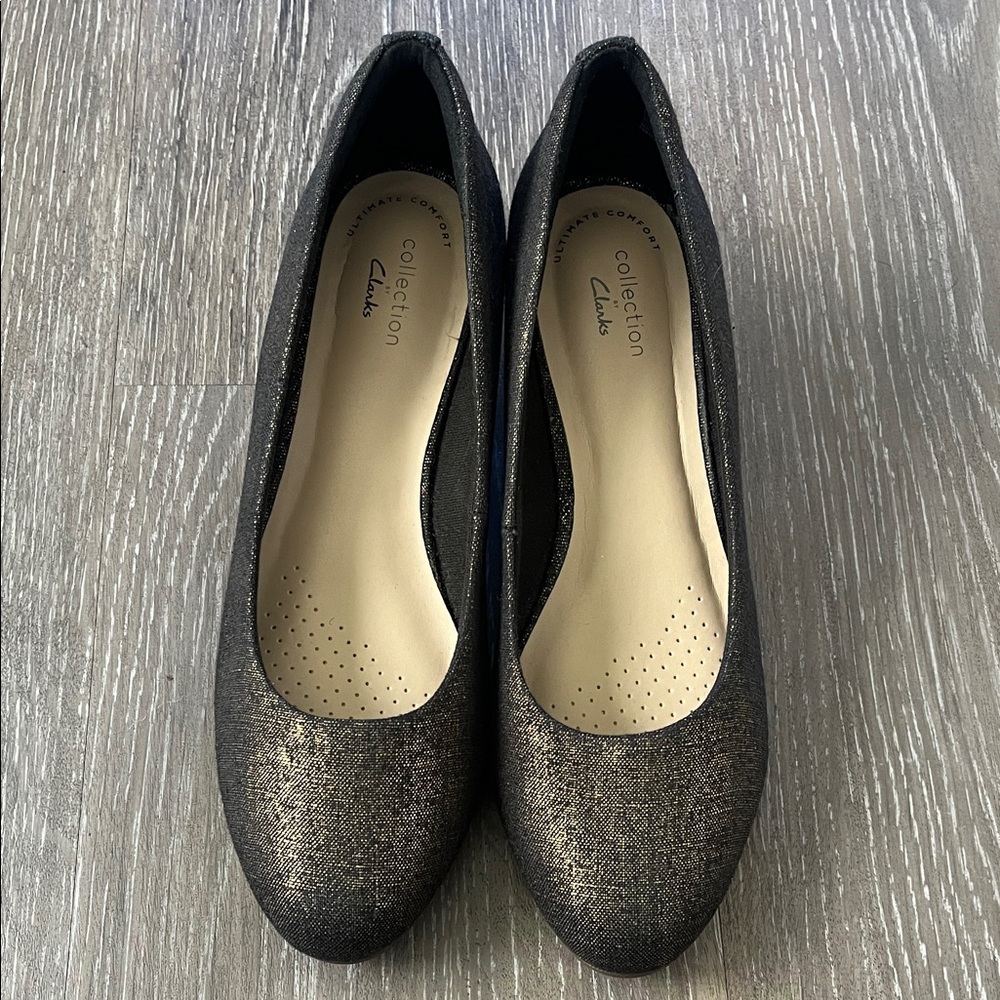Clarks Women's Black and Gold Flats